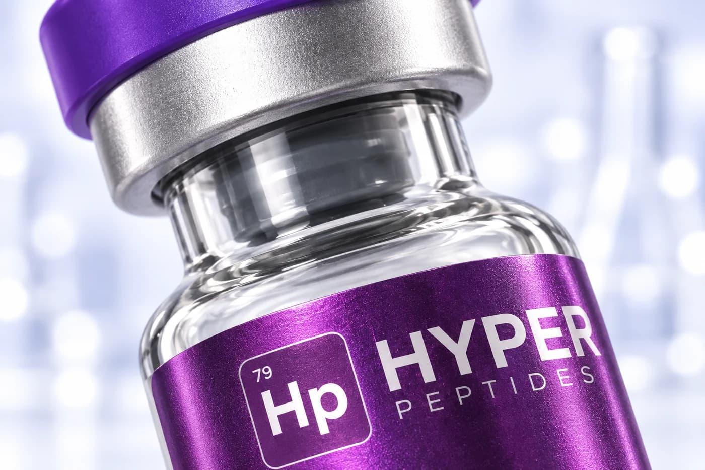 Флакон Hyper Peptides под наклоном: колпачок, обжимка и этикетка крупным планом